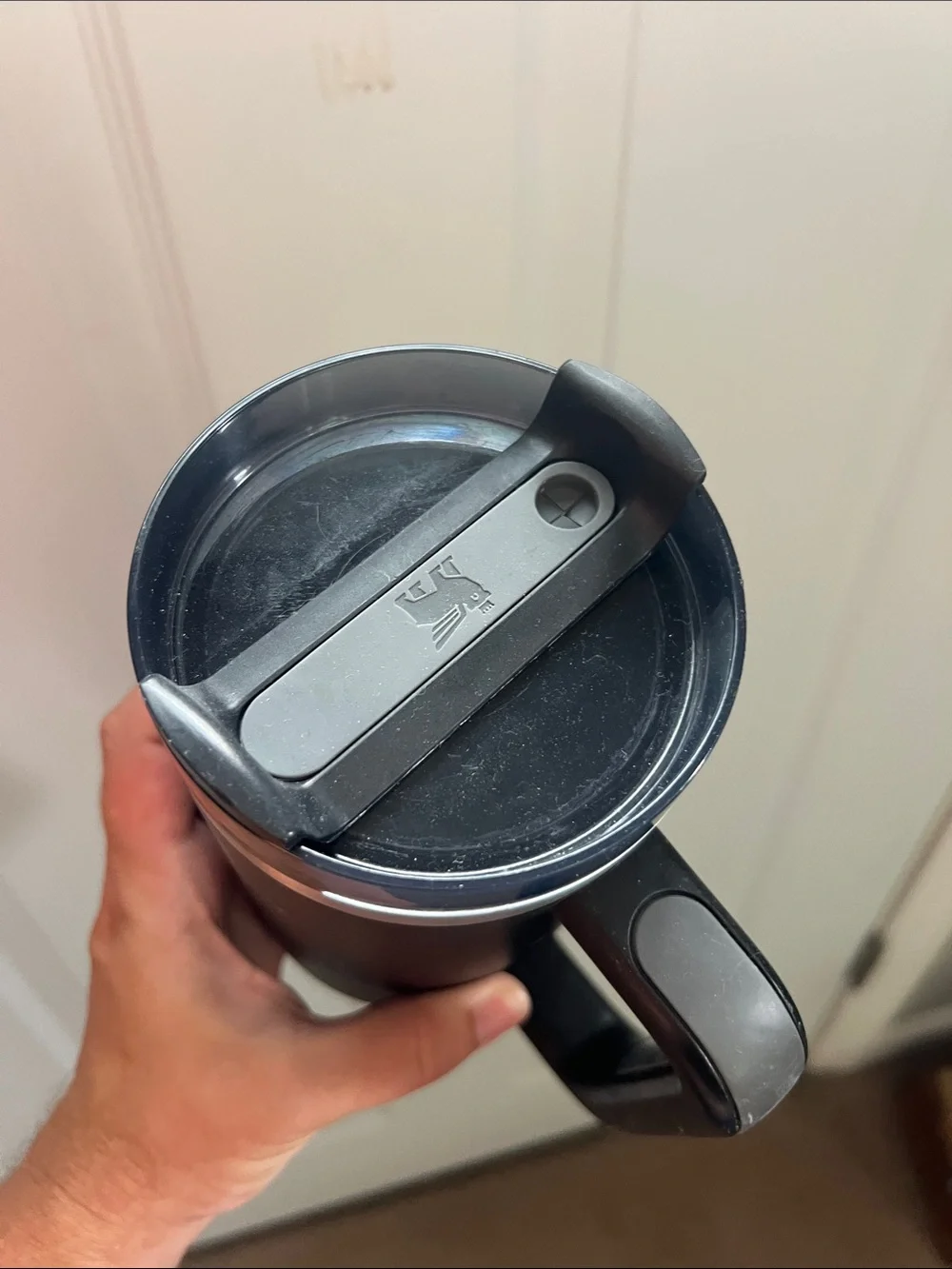 Stanley Matte Black Insulated Travel Mug with Handle - Picture 4 of 5